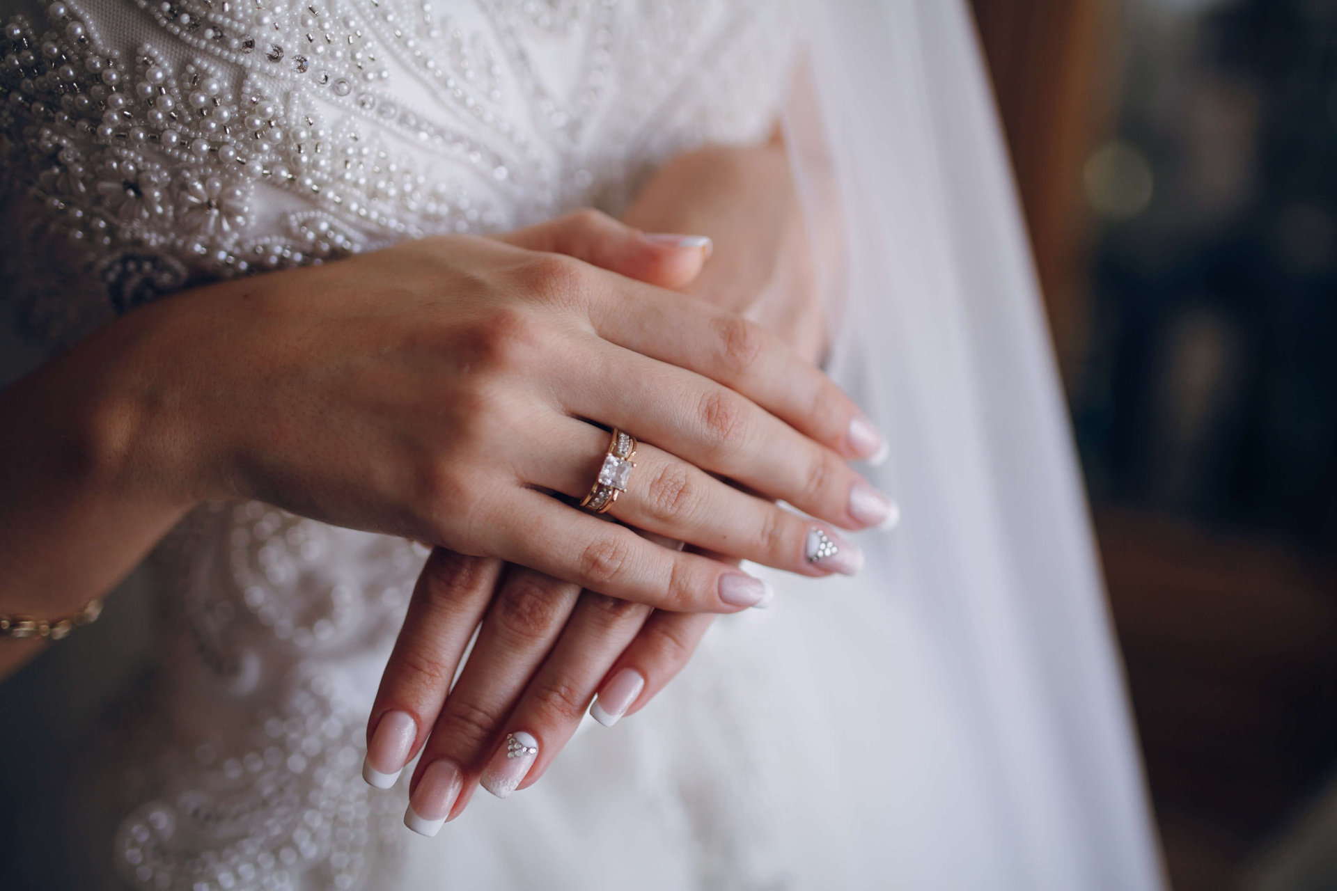The Sparkle Reflecting the Infinity of Love: Marriage and Engagement Jewelry